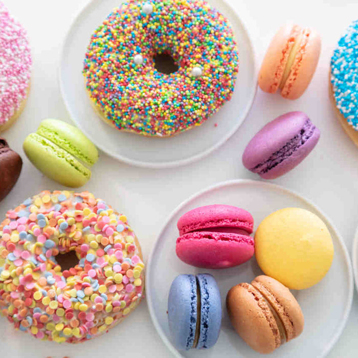 rengarenk donutlar ve makaronlar