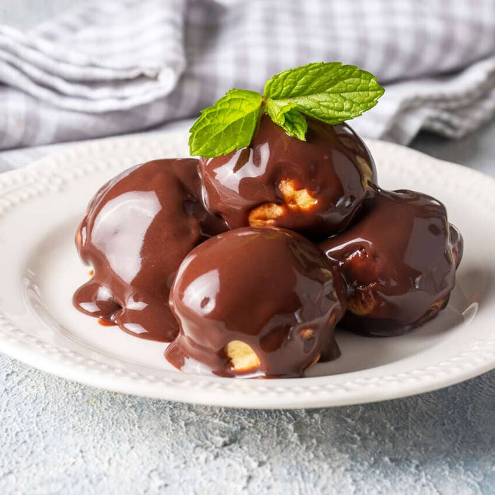 bir tabak profiterol