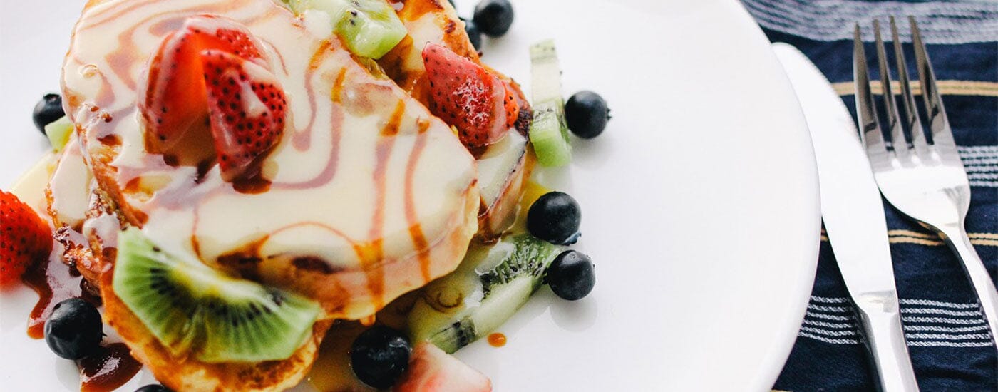 kremalı dondurmalı ve meyveli waffle, soğuk tatlı tarifleri