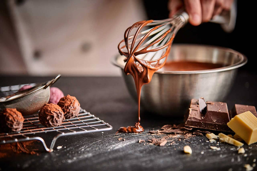 Pratik ve İlgi Çekici 5 Çikolata Eritme Yöntemi