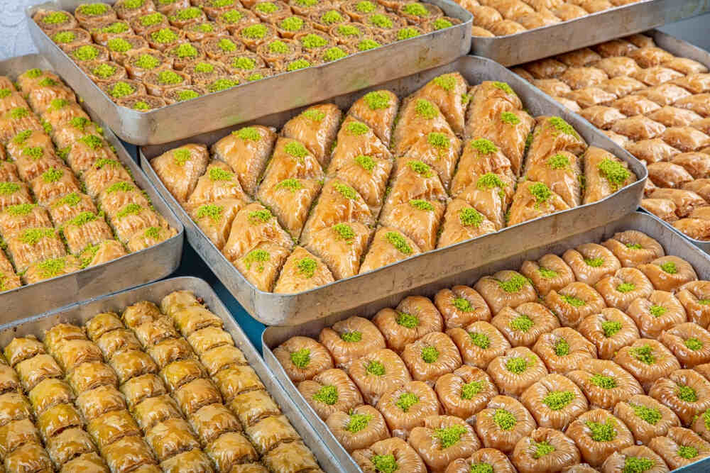 birkaç tepsi baklava