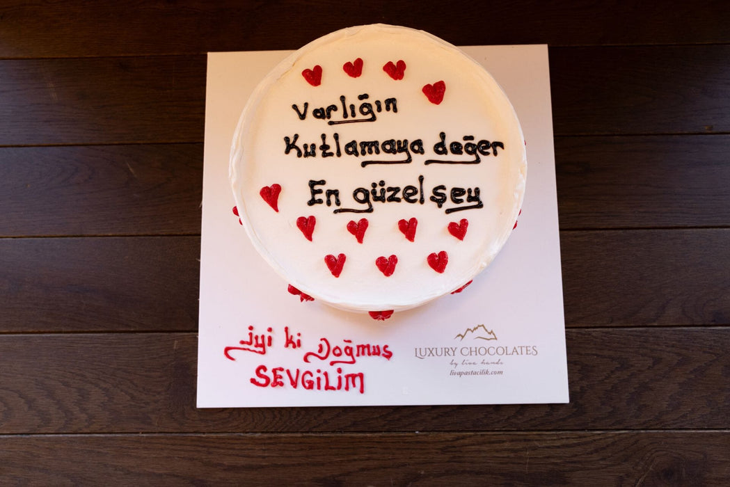 Kırmızı Kalpli Özel Pasta