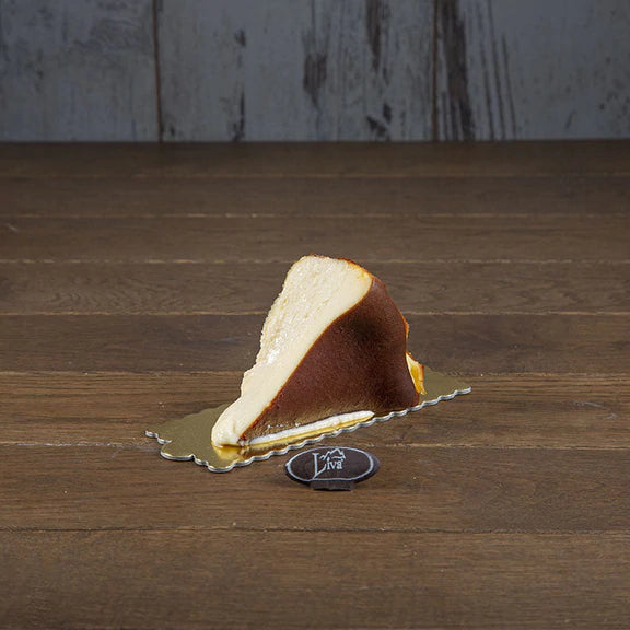 bir dilim san sebastian cheesecake