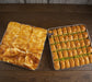 masa üzerindeki birer tepsi börek ve baklava